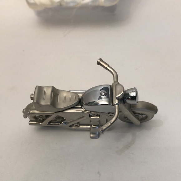 TIMEX COLLECTIBLE SILVER MOTORCYCLE MINI CLOCK DESK - Picture 4 of 7